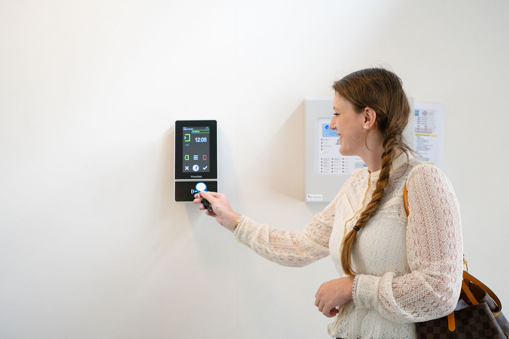 Inklokken op het werk